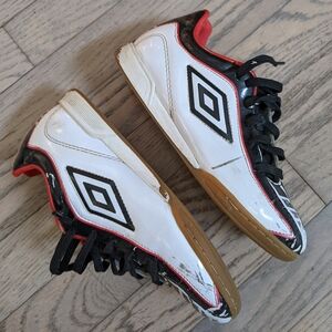 Umbro indoor soccer shoes, boy's 3Y
